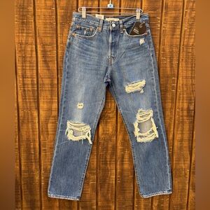 NWTS Levi’s Premium Wedgie Straight Button Up Distressed Jeans